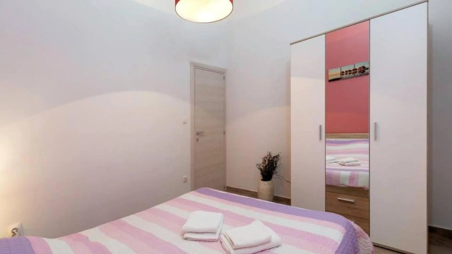 게스트하우스 Pleasant Oriana Apartment Near The Sea-풀라