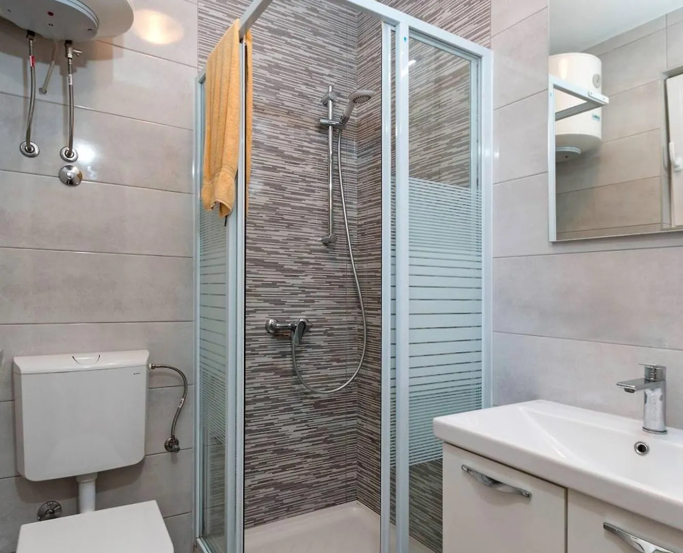 Pleasant Oriana Apartment Near The Sea-풀라 게스트하우스 풀라